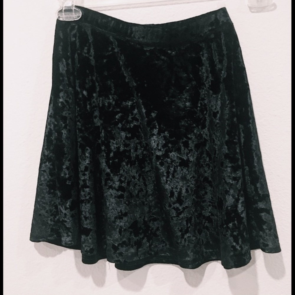 BLACK VELVET SKIRT